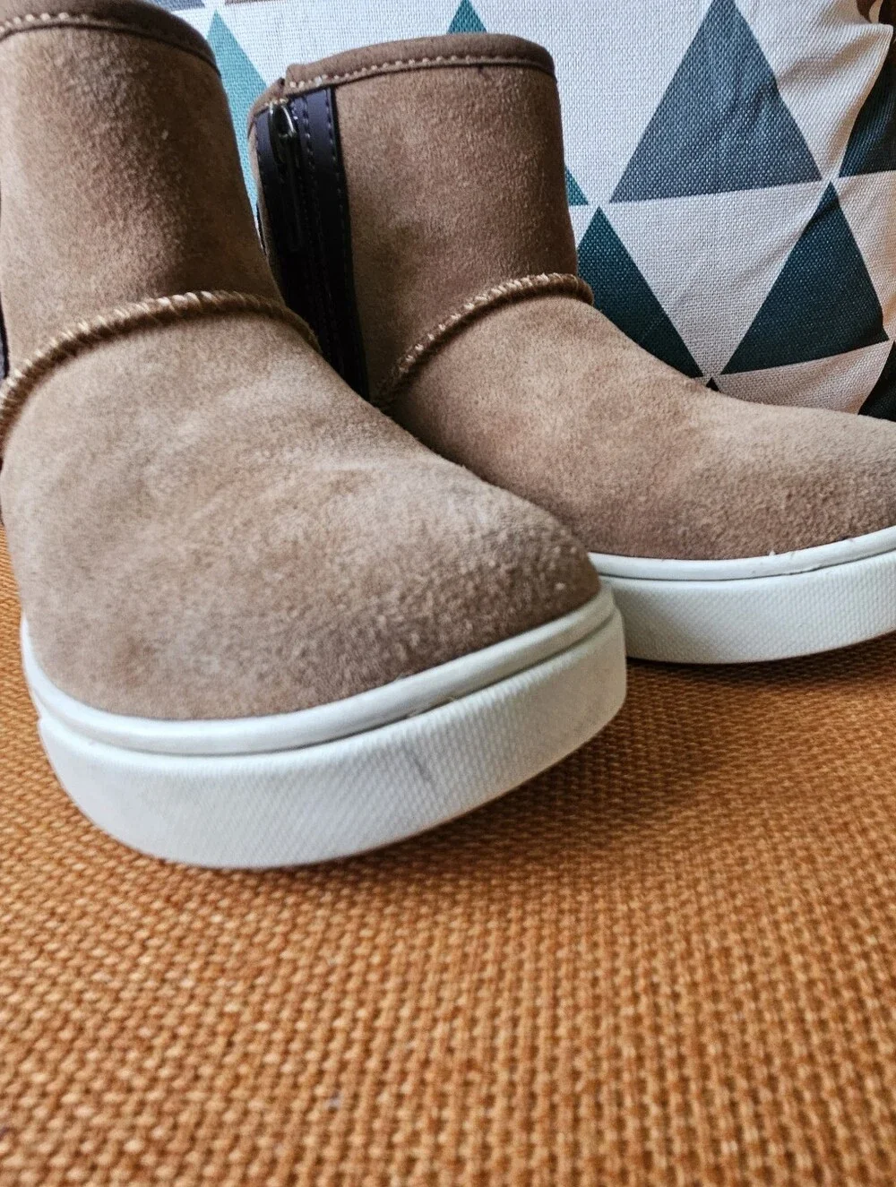 UGG Kids Tan Suede Double Zip-Closure Ankle Sneakers Sz 2 Cool Kid